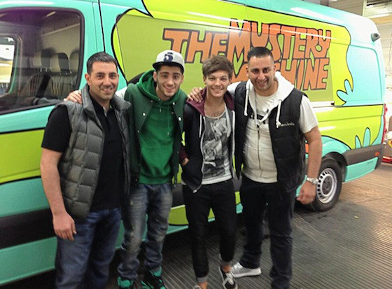 Louis Tomlinson, Zayn Malik, Mystery Machine, One Direction Louis Tomlinson, Zayn Malik, Mystery Machine, One Direction